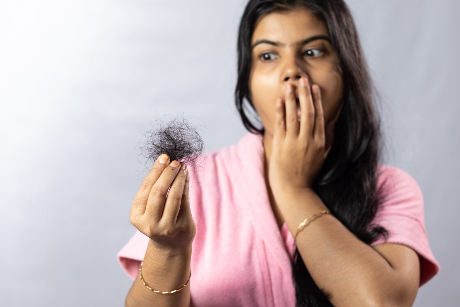 Read more about the article 2 Cleansing for the Scalp: A Game-Changer for Reducing Hair Fall